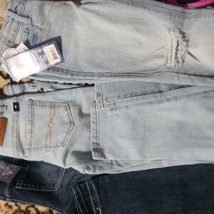 Little girls size 7 skinny jeans. Distressed